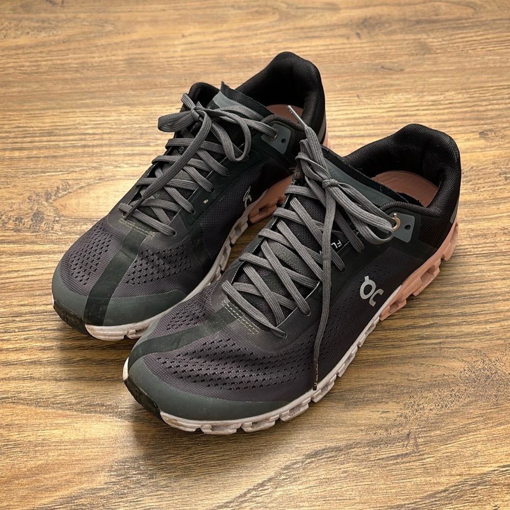On Running Cloudflow Rock Rose US 9 Womens